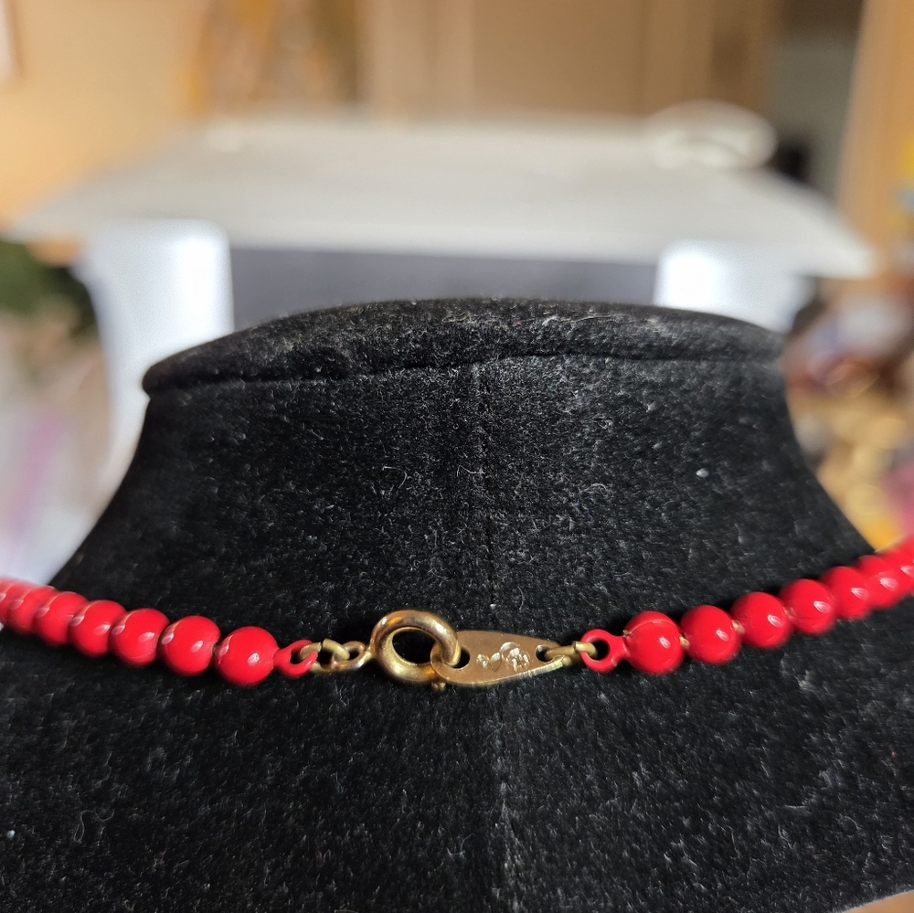 Oops A Daisy Red Beaded Necklace - Picture 4 of 6